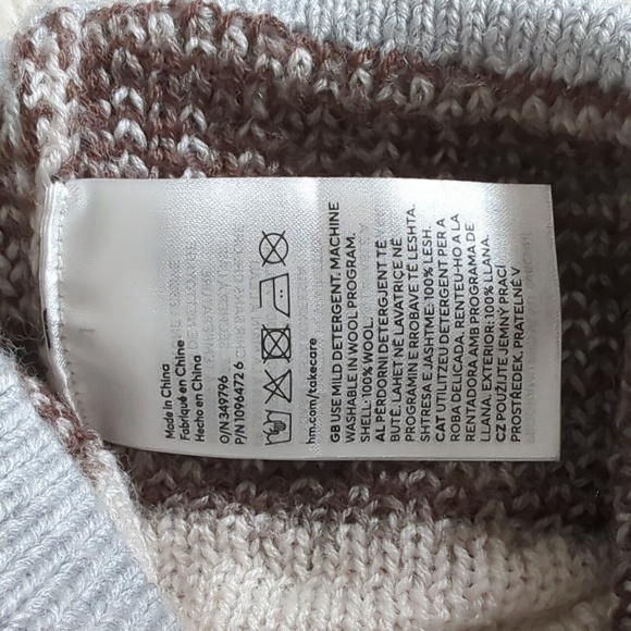 🟣2/$40🟣H&M Llama/Alpaca 100% Wool Christmas Sweater - Picture 4 of 6